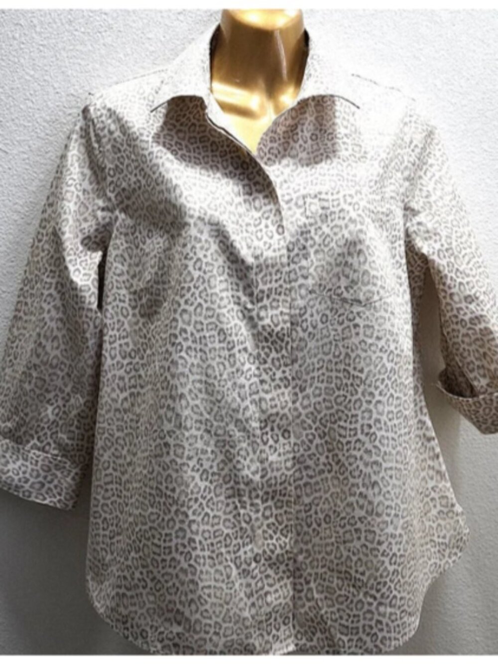 Chico's Animal Print No Iron Blouse size 0